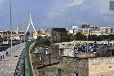 Giostrai, rom, masserie e villette isolate: c'� un mondo nascosto sotto via Tatarella